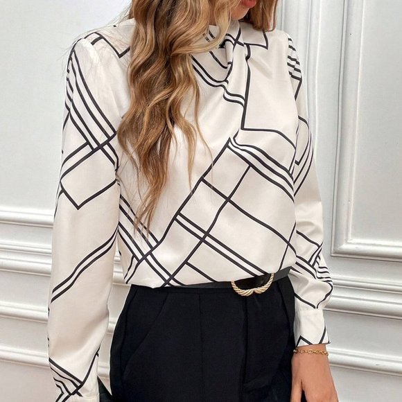 Geo Print Twist Front Blouse - Picture 4 of 5